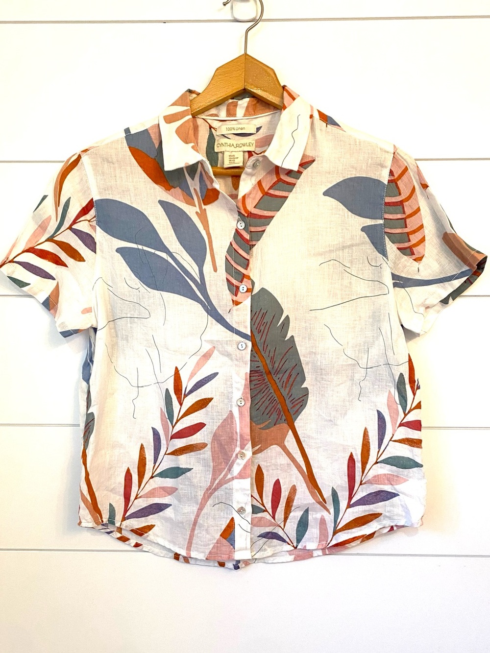 Cynthia Rowley White Short-Sleeve Button-Down with Blue and Rust Leaf Print.  XS